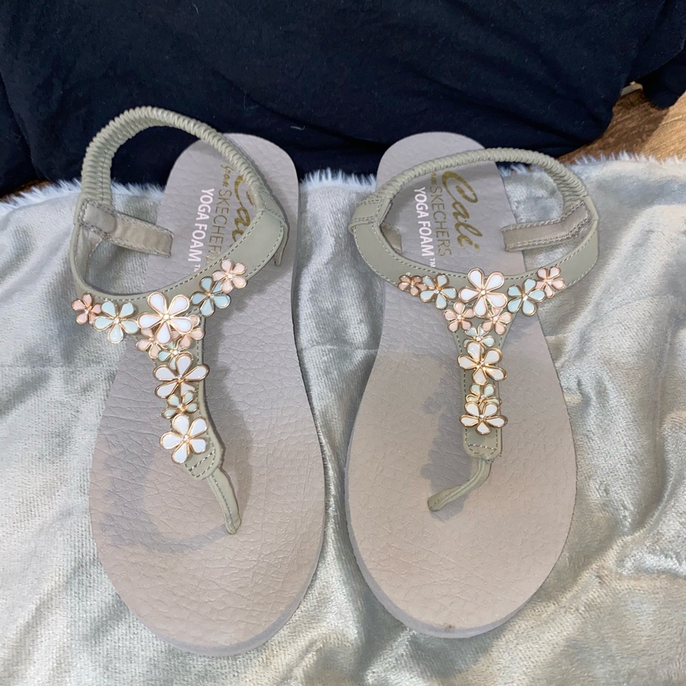 Cali Skechers Yoga Foam